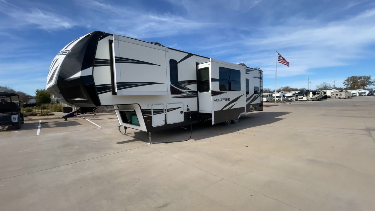 2017 DUTCHMEN VOLTAGE 3305