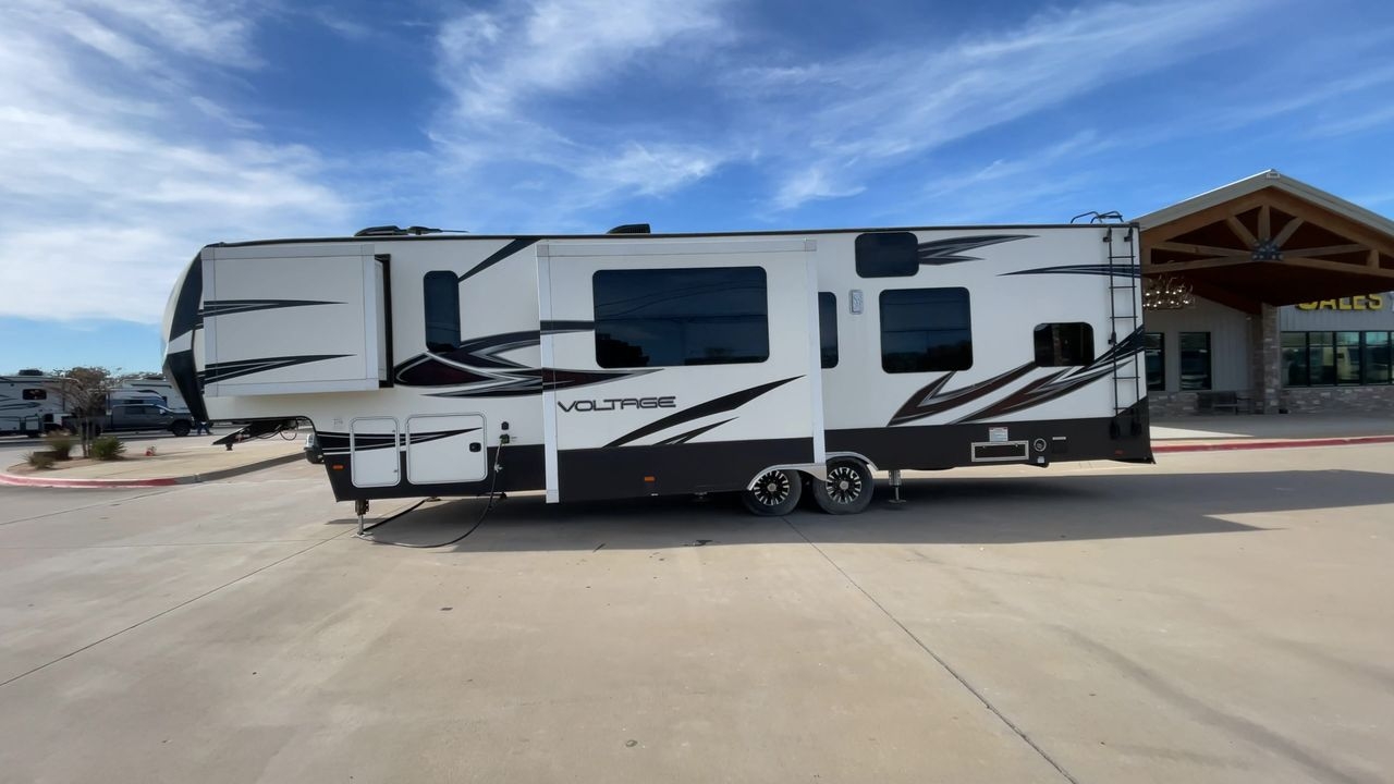 2017 DUTCHMEN VOLTAGE 3305