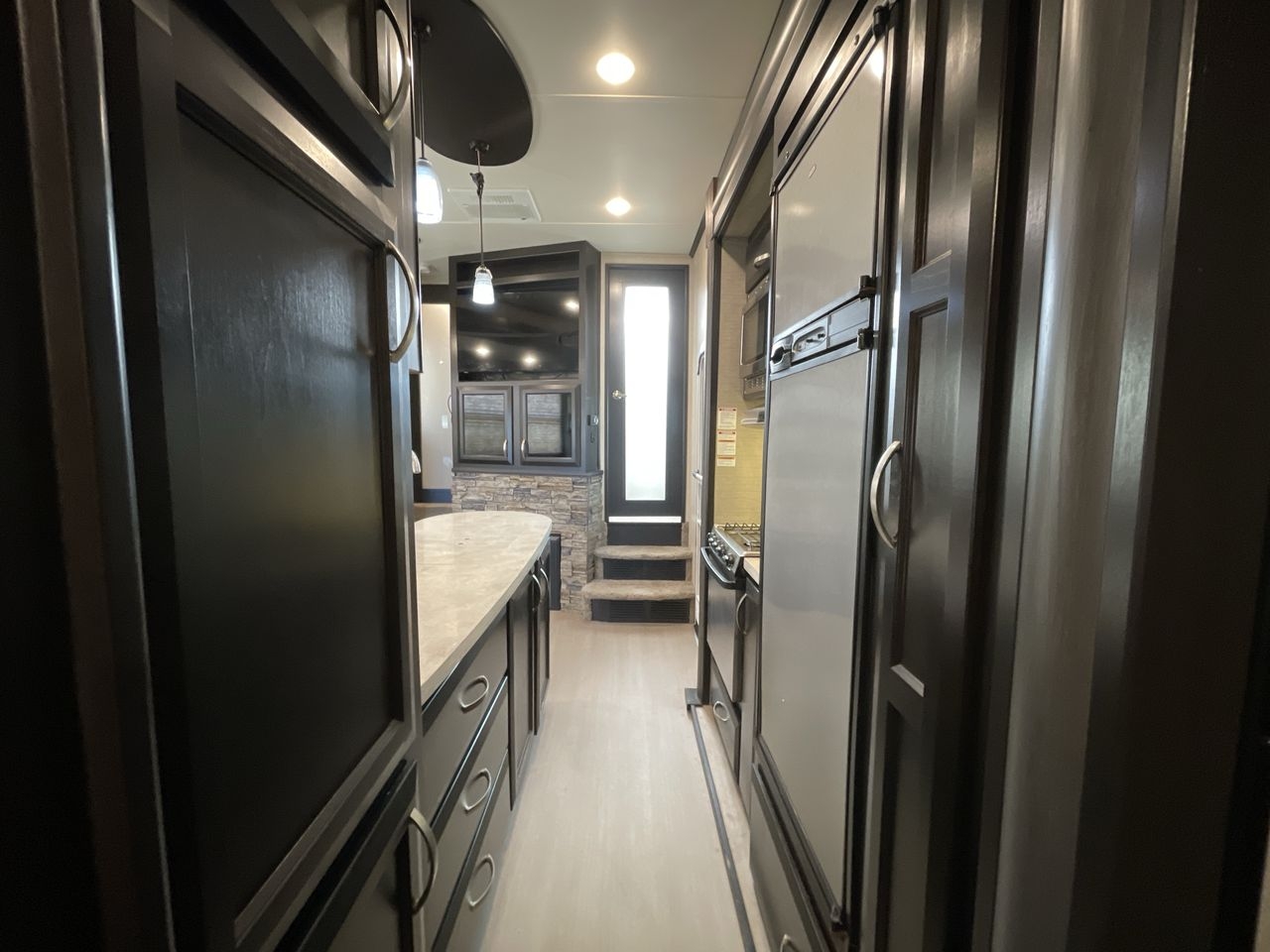 2017 DUTCHMEN VOLTAGE 3305