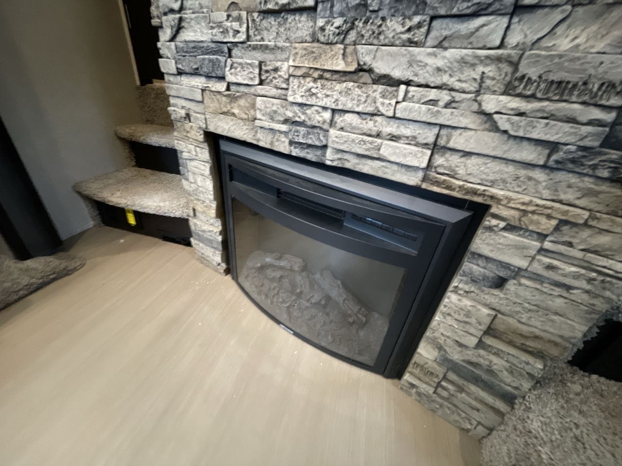 2017 DUTCHMEN VOLTAGE 3305