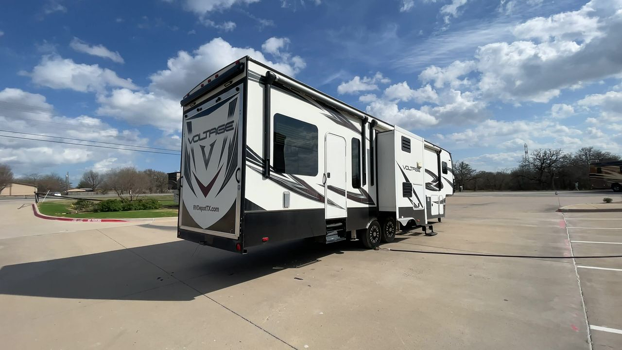 2017 DUTCHMEN VOLTAGE 3305