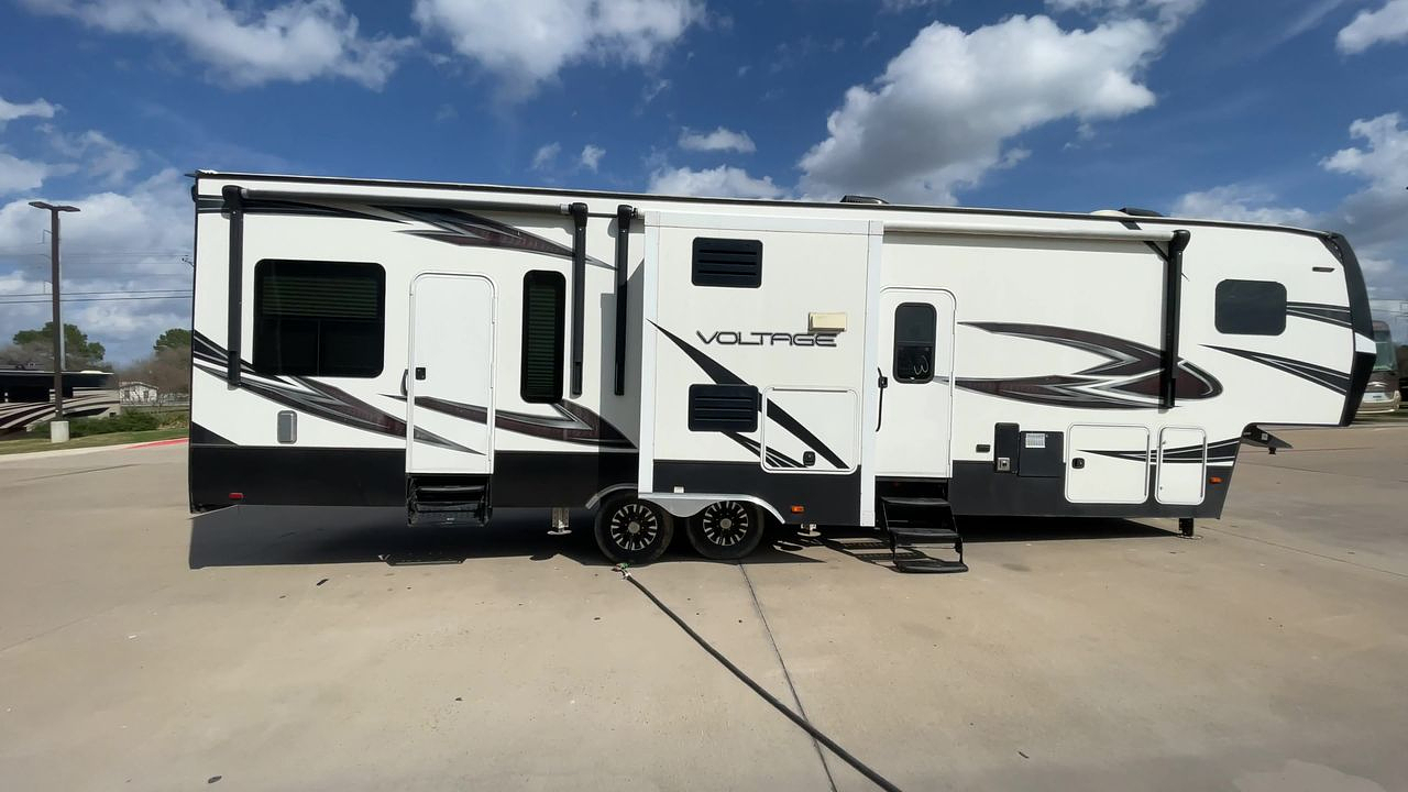 2017 DUTCHMEN VOLTAGE 3305