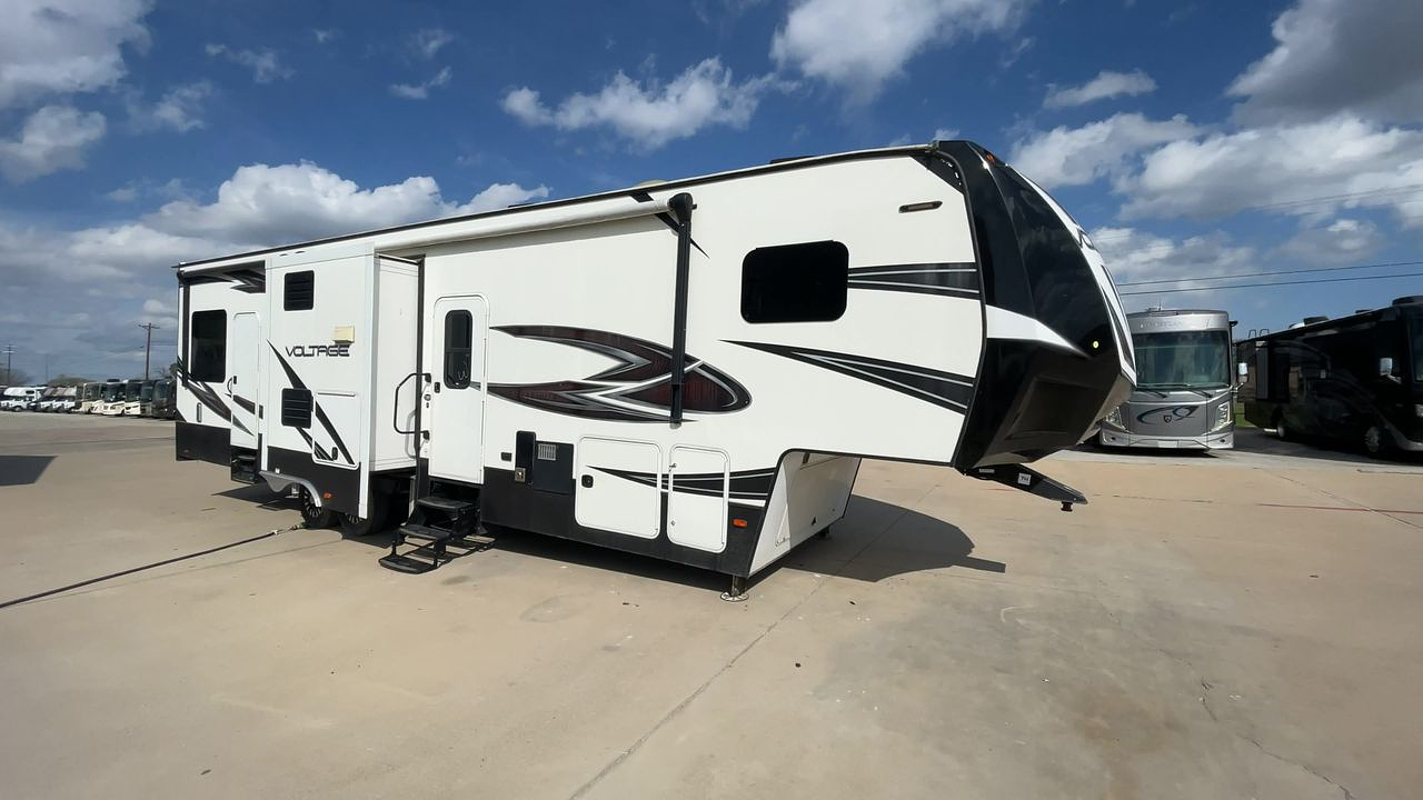 2017 DUTCHMEN VOLTAGE 3305