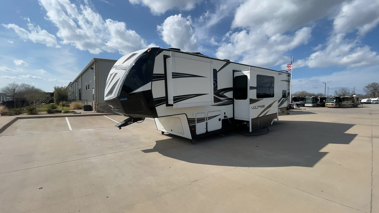 2017 DUTCHMEN VOLTAGE 3305