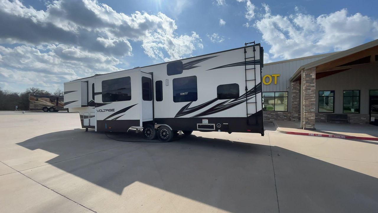 2017 DUTCHMEN VOLTAGE 3305