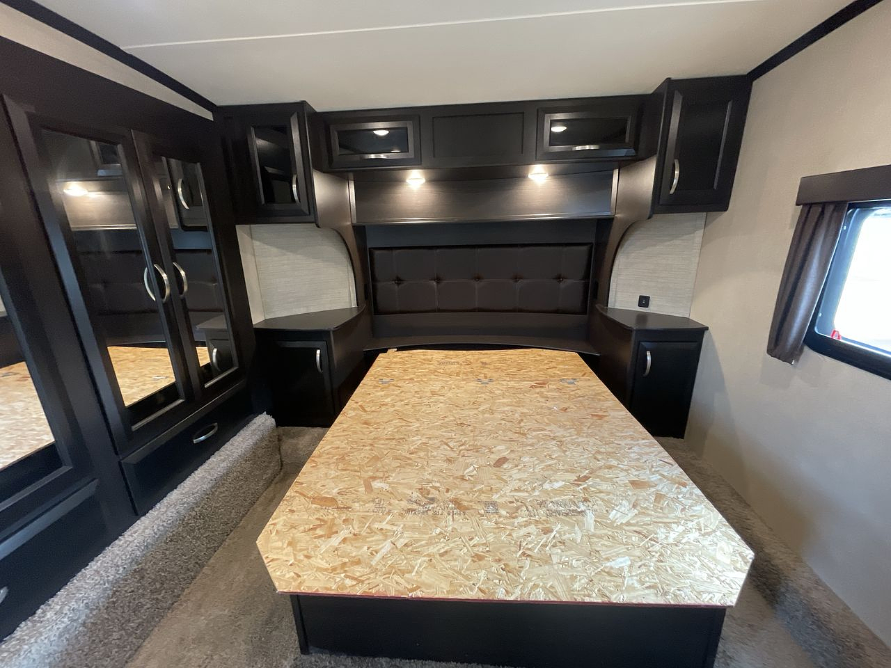 2017 DUTCHMEN VOLTAGE 3305