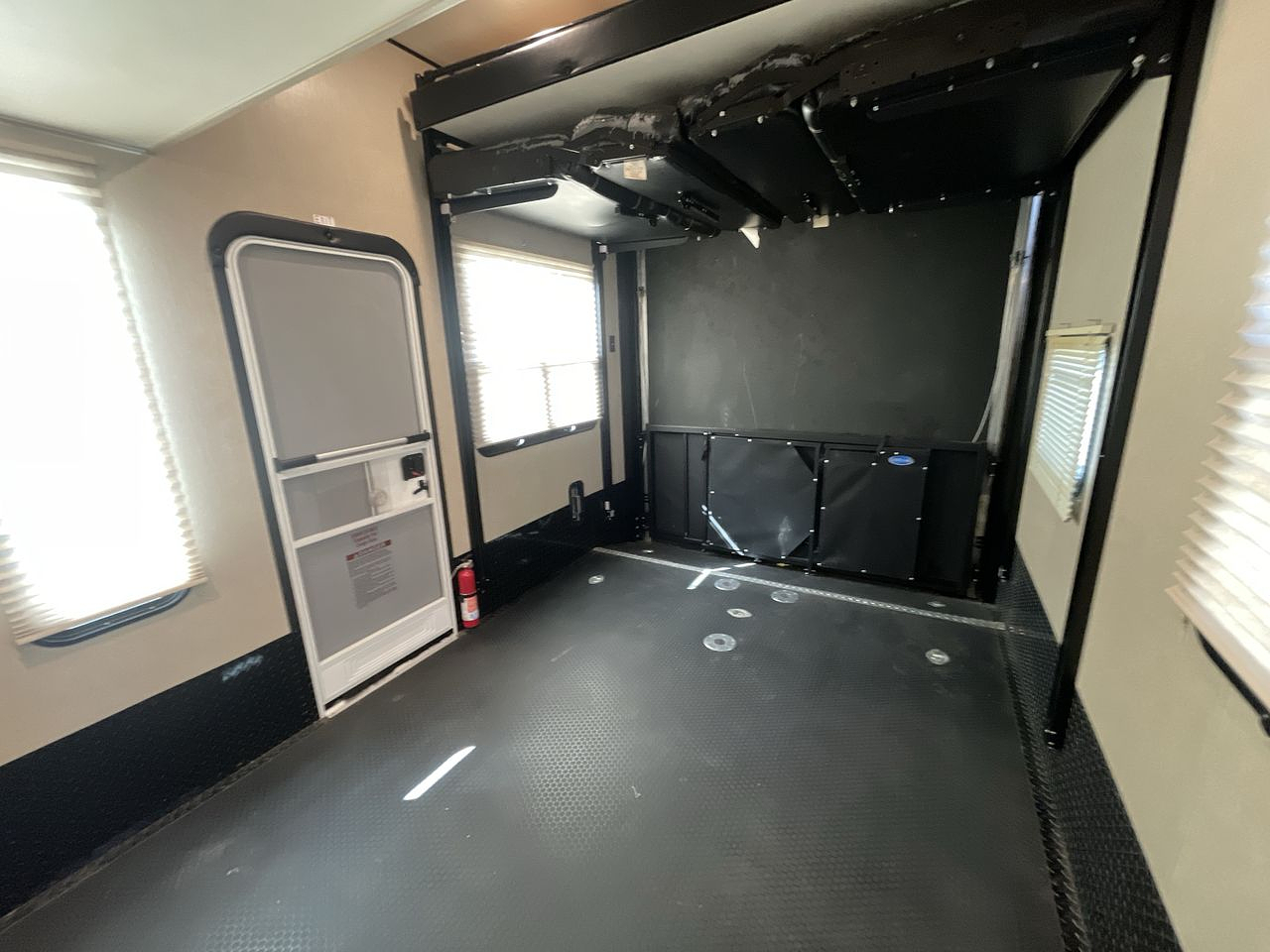 2017 DUTCHMEN VOLTAGE 3305