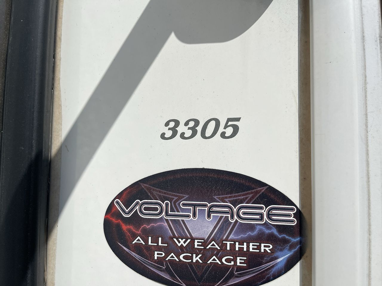 2017 DUTCHMEN VOLTAGE 3305