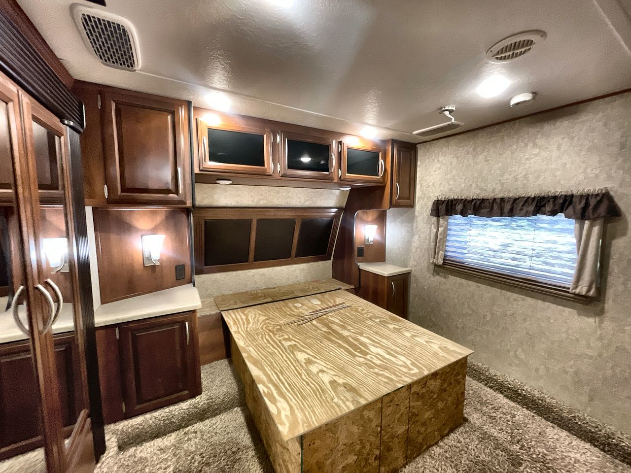 2017 FOREST RIVER SPARTAN 1245