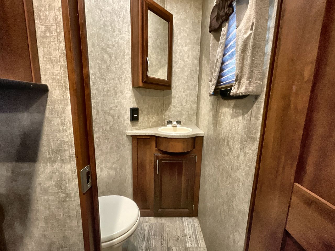 2017 FOREST RIVER SPARTAN 1245