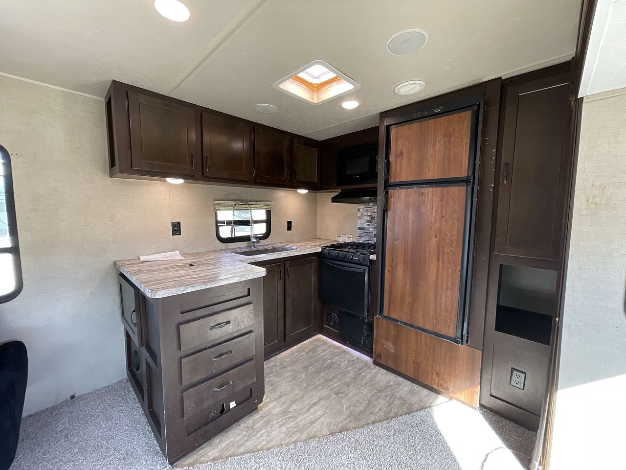 2020 FOREST RIVER EAST WEST 29KRK