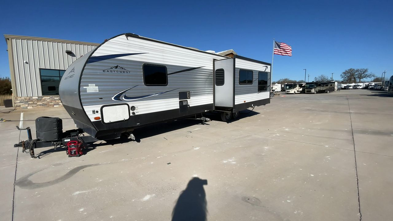 2020 FOREST RIVER EAST WEST 29KRK