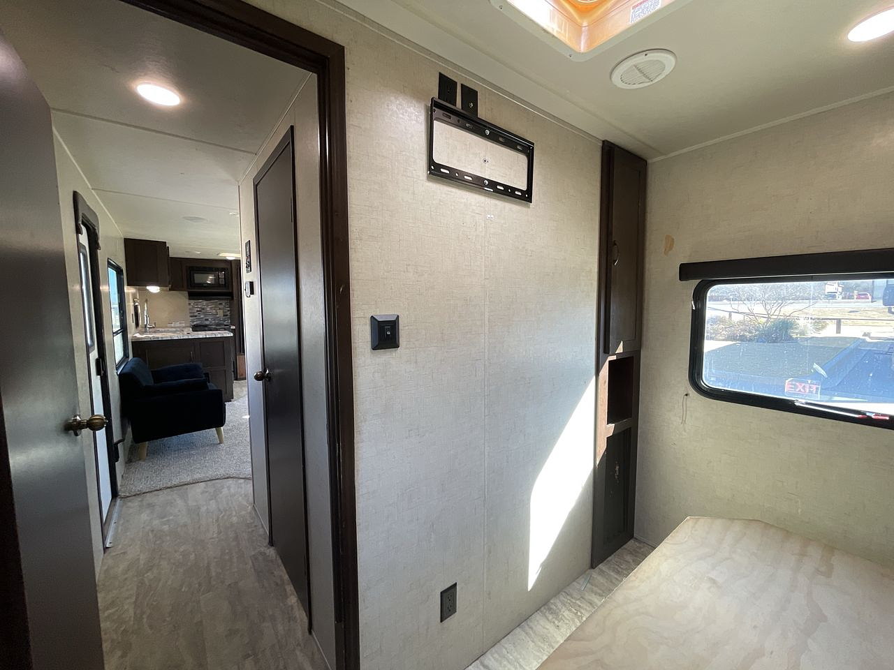2020 FOREST RIVER EAST WEST 29KRK