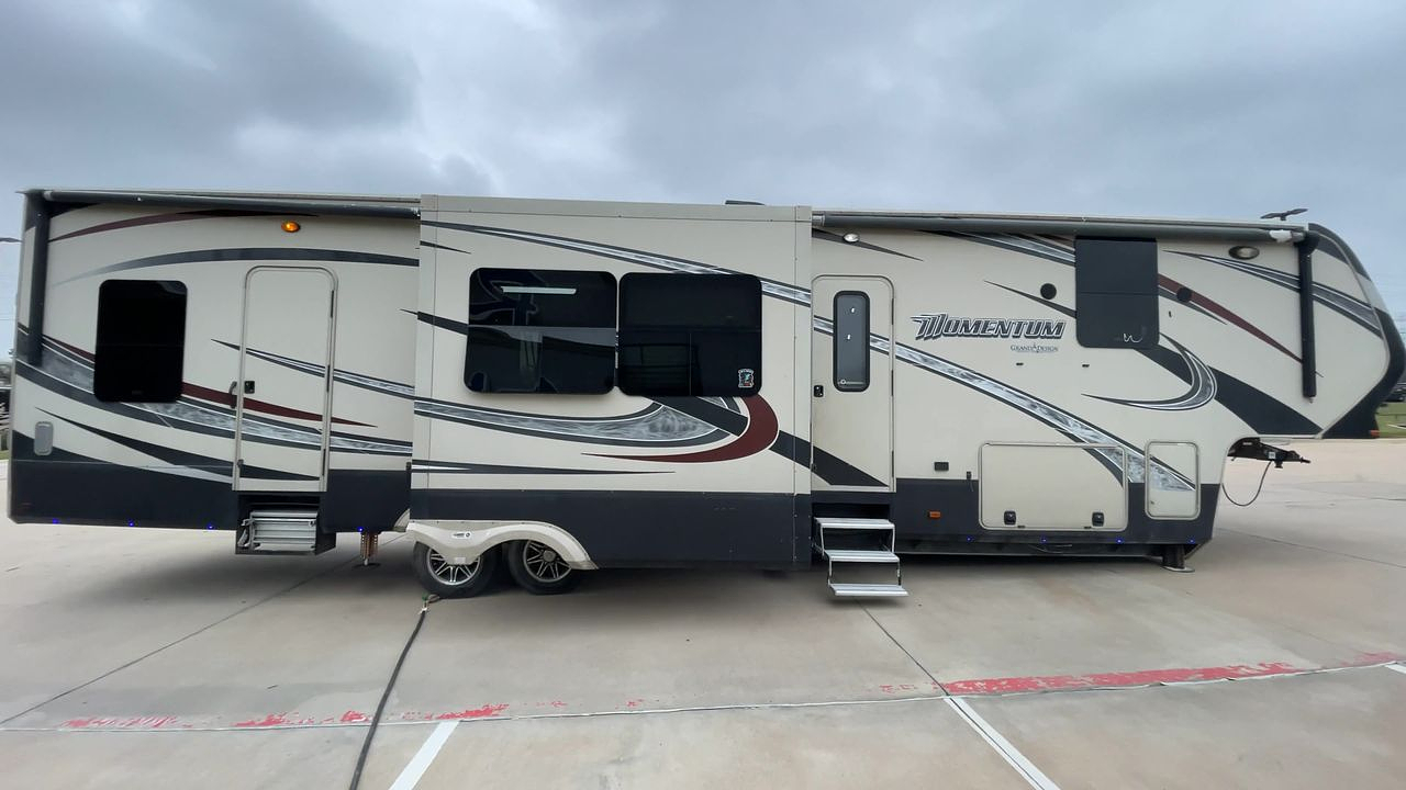 2014 GRAND DESIGN MOMENTUM 385TH