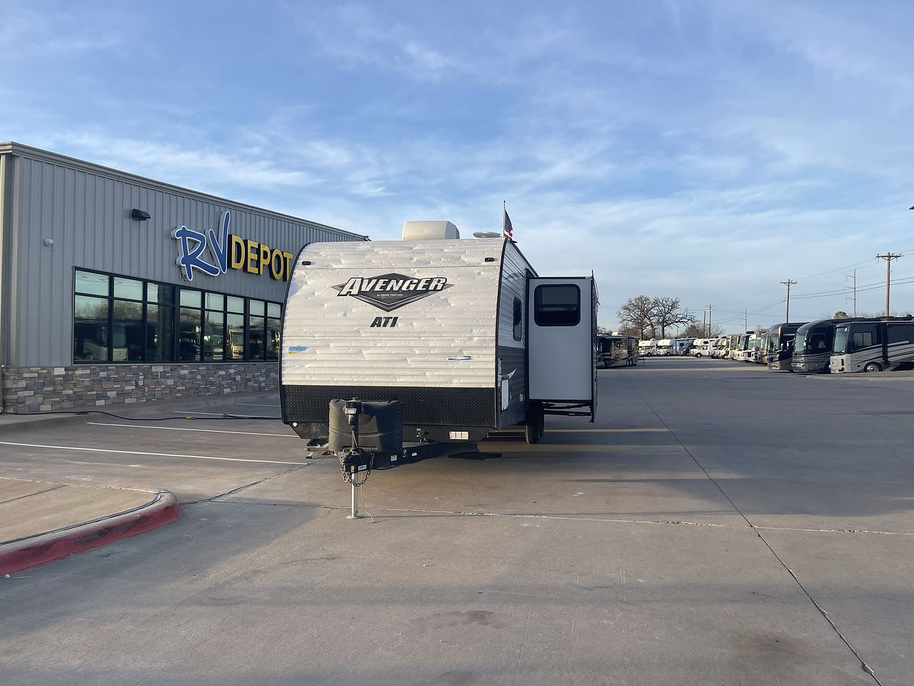 2019 KEYSTONE AVENGER 27DBS