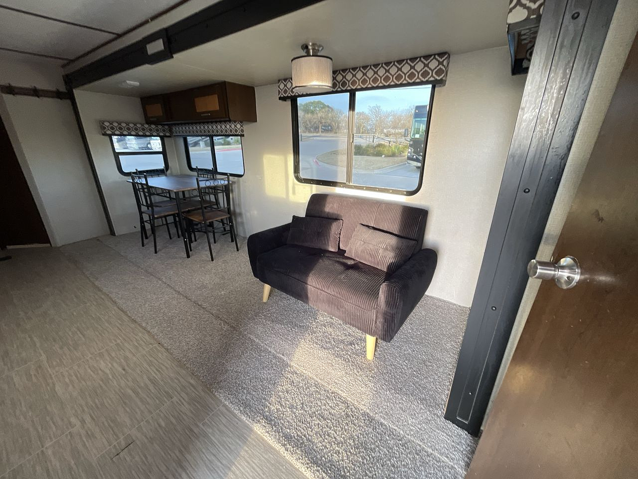 2019 KEYSTONE AVENGER 27DBS