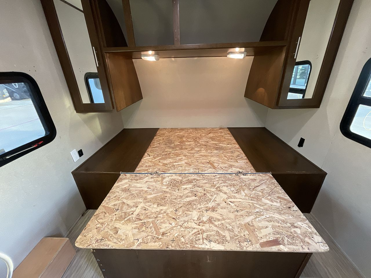 2019 KEYSTONE AVENGER 27DBS