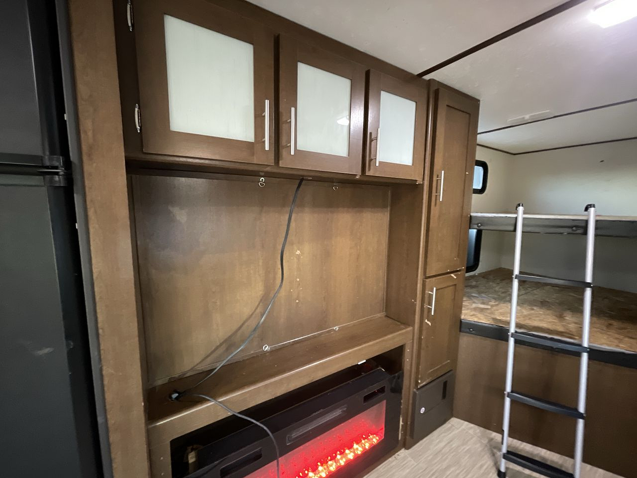 2019 KEYSTONE AVENGER 27DBS