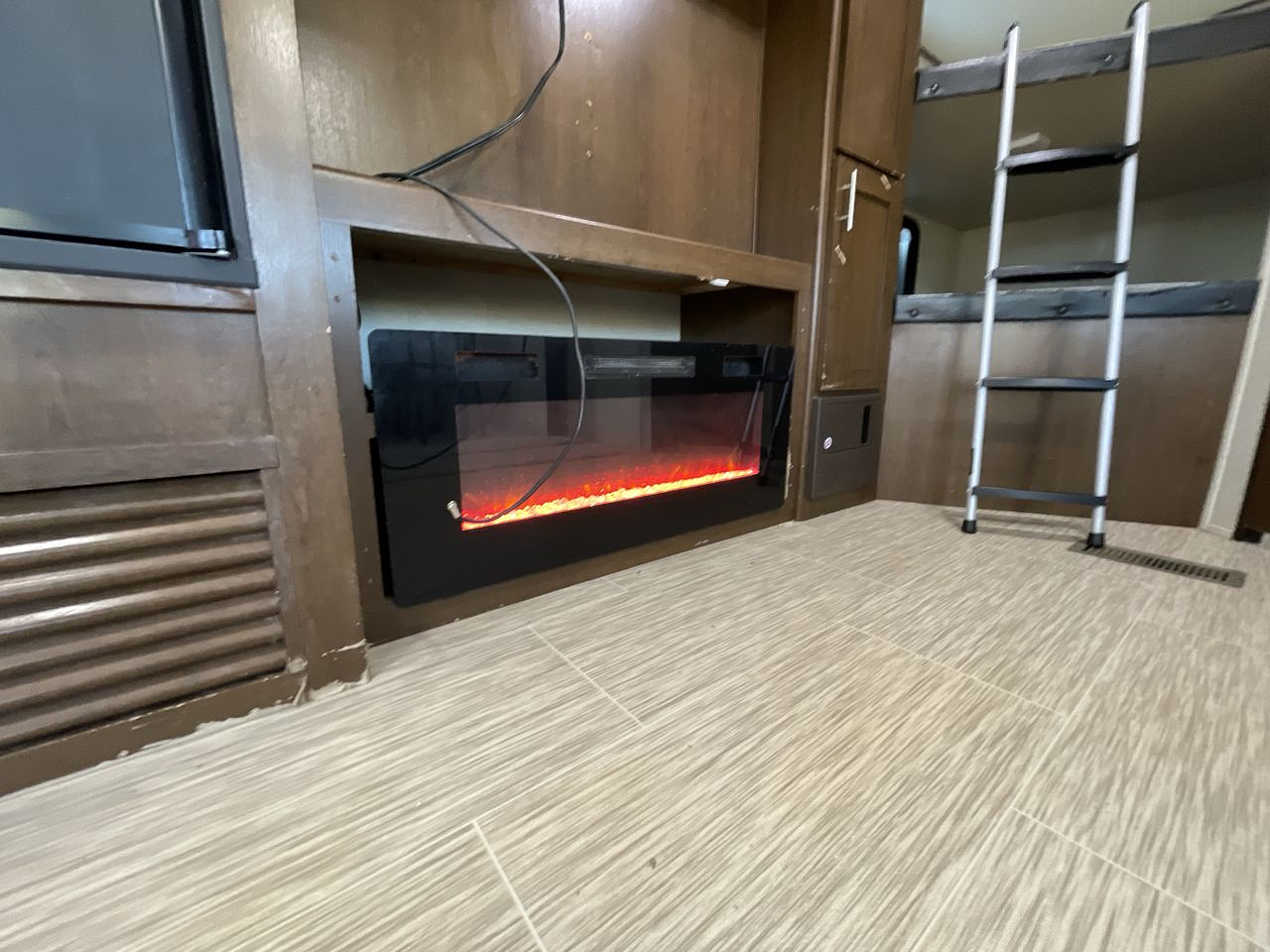 2019 KEYSTONE AVENGER 27DBS