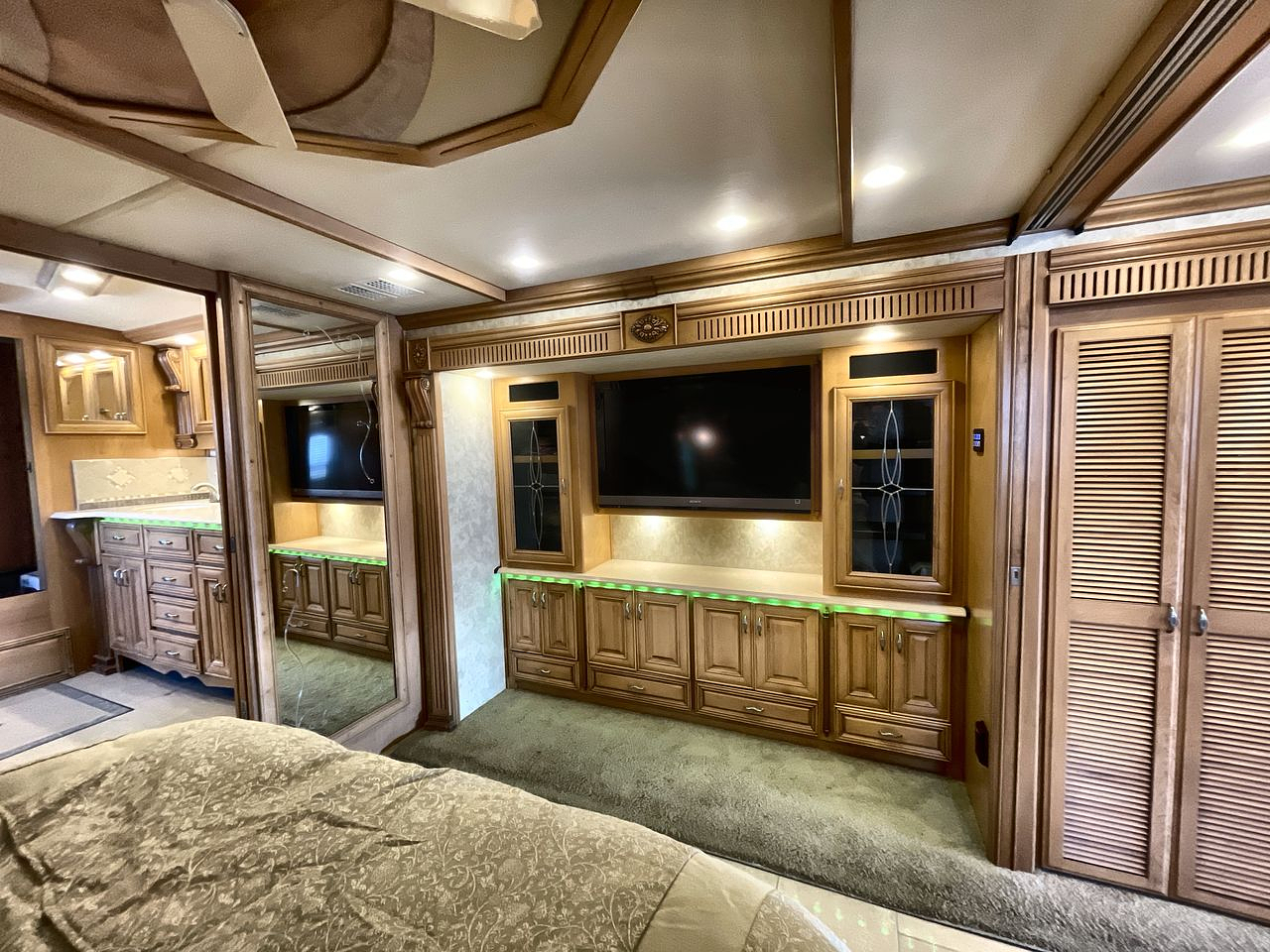 2011 AMERICAN COACH HERITAGE 45 BT