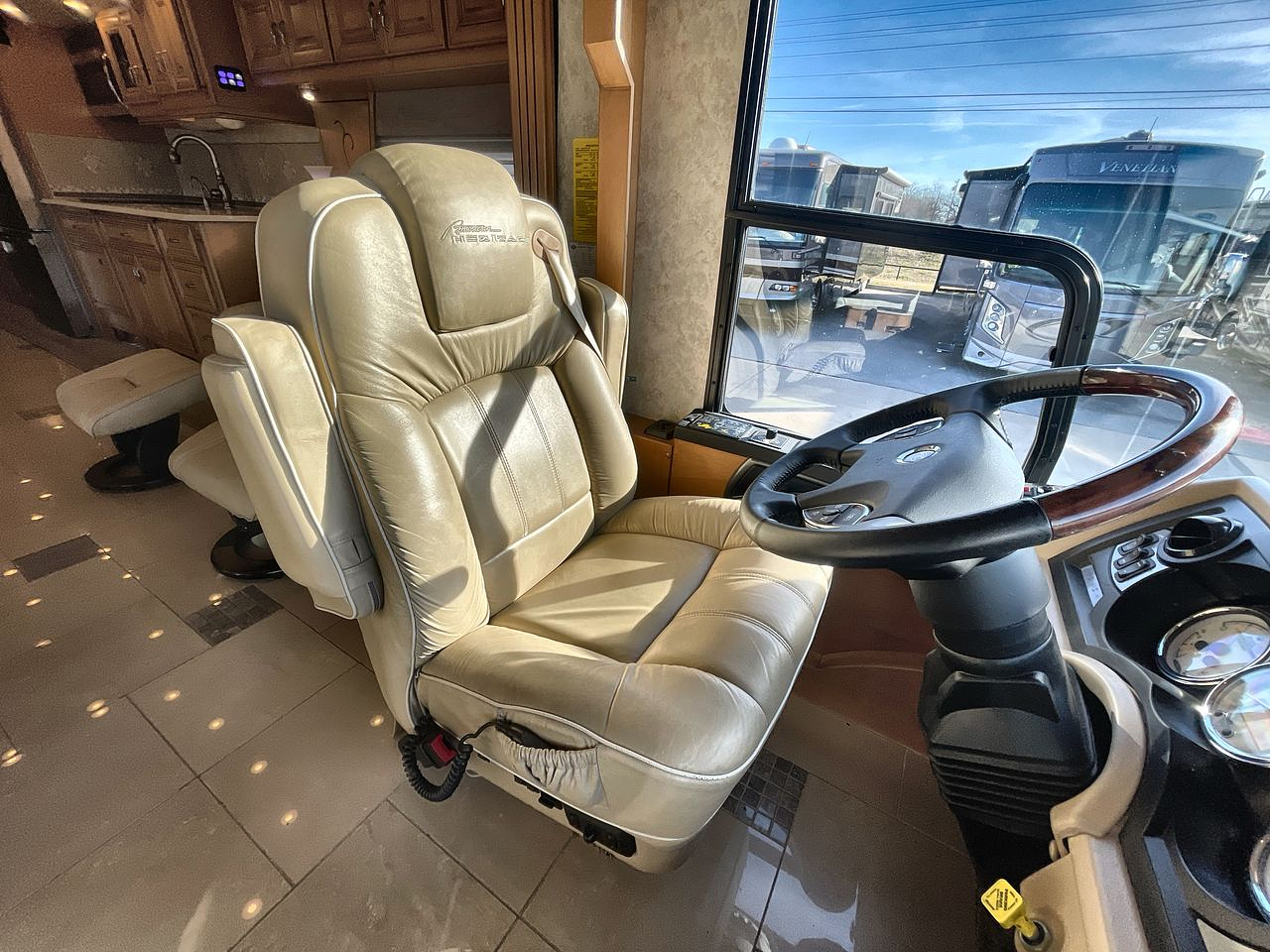 2011 AMERICAN COACH HERITAGE 45 BT