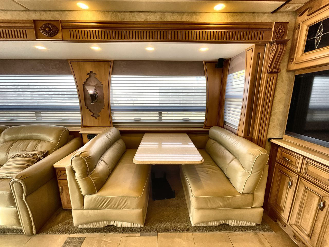 2011 AMERICAN COACH HERITAGE 45 BT