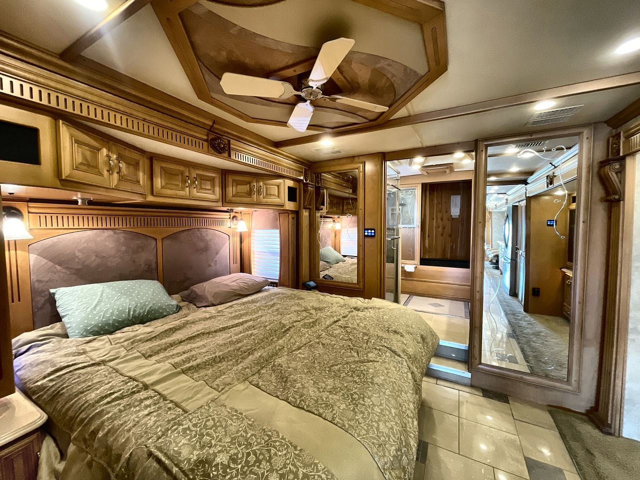 2011 AMERICAN COACH HERITAGE 45 BT