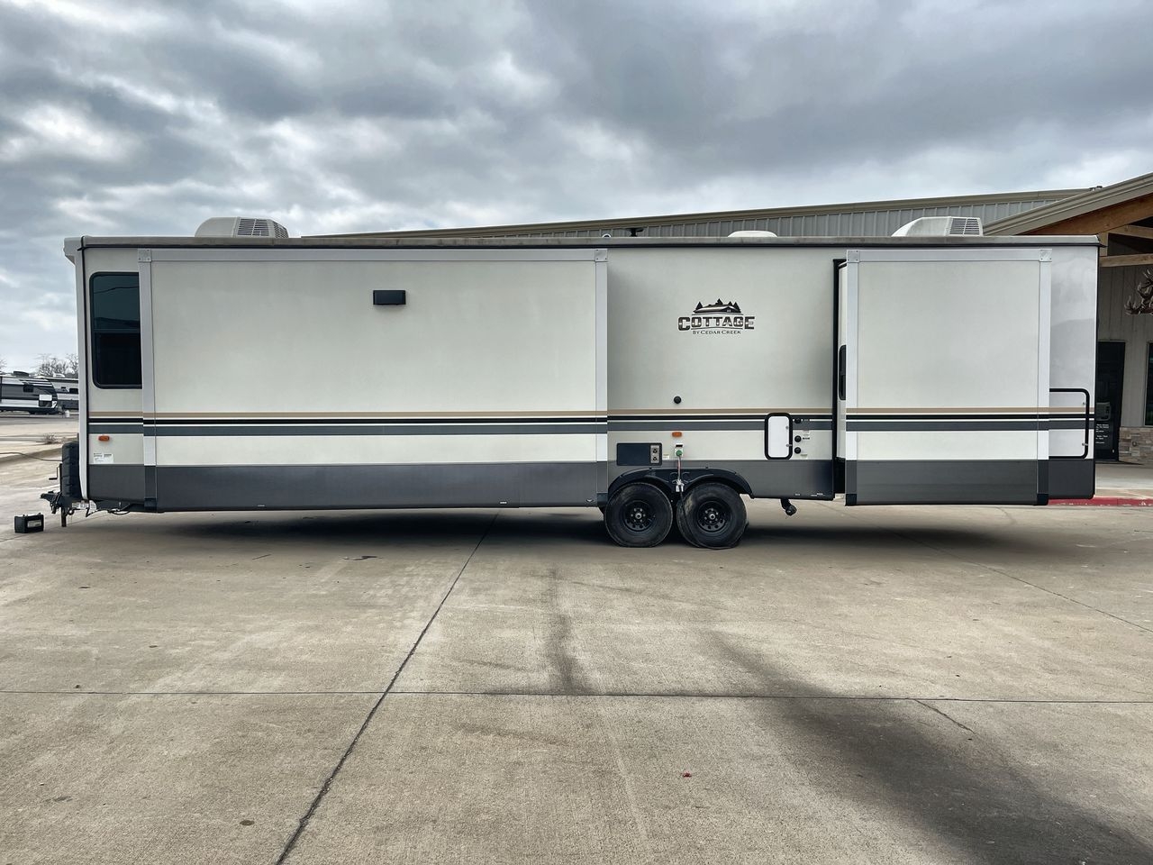 2023 FOREST RIVER COTTAGE 40CCK