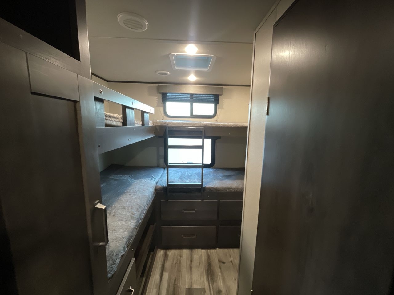 2022 GRAND DESIGN TRANSCEND 321BH