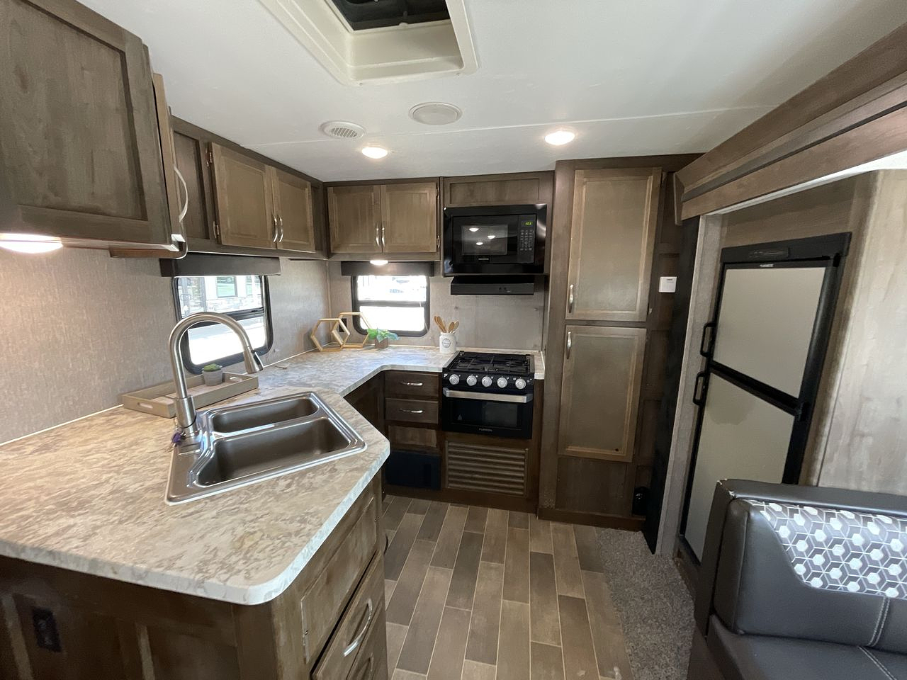 2019 KEYSTONE COLEMAN 2825RK