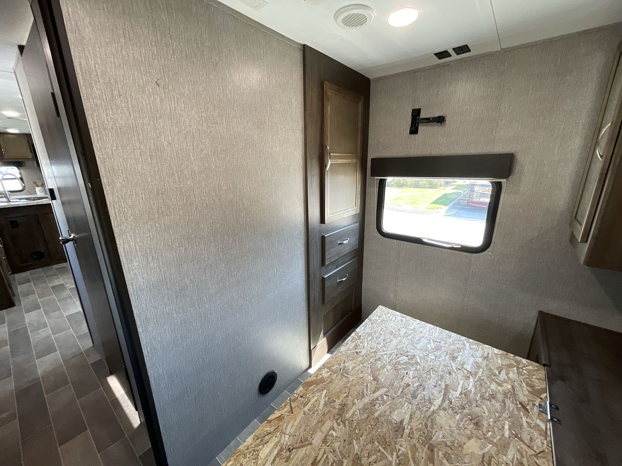 2019 KEYSTONE COLEMAN 2825RK