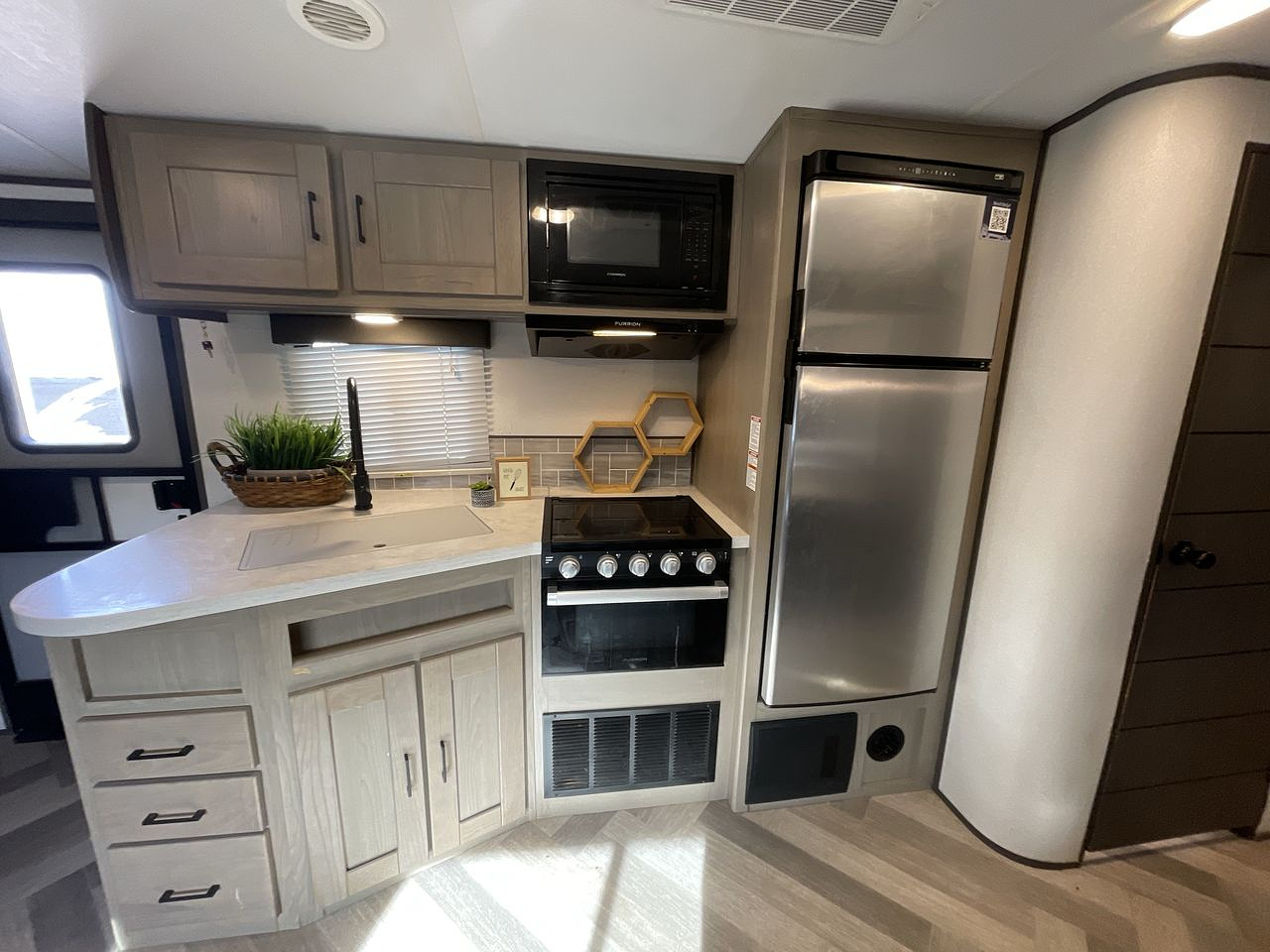 2021 HEARTLAND TWILIGHT M3300