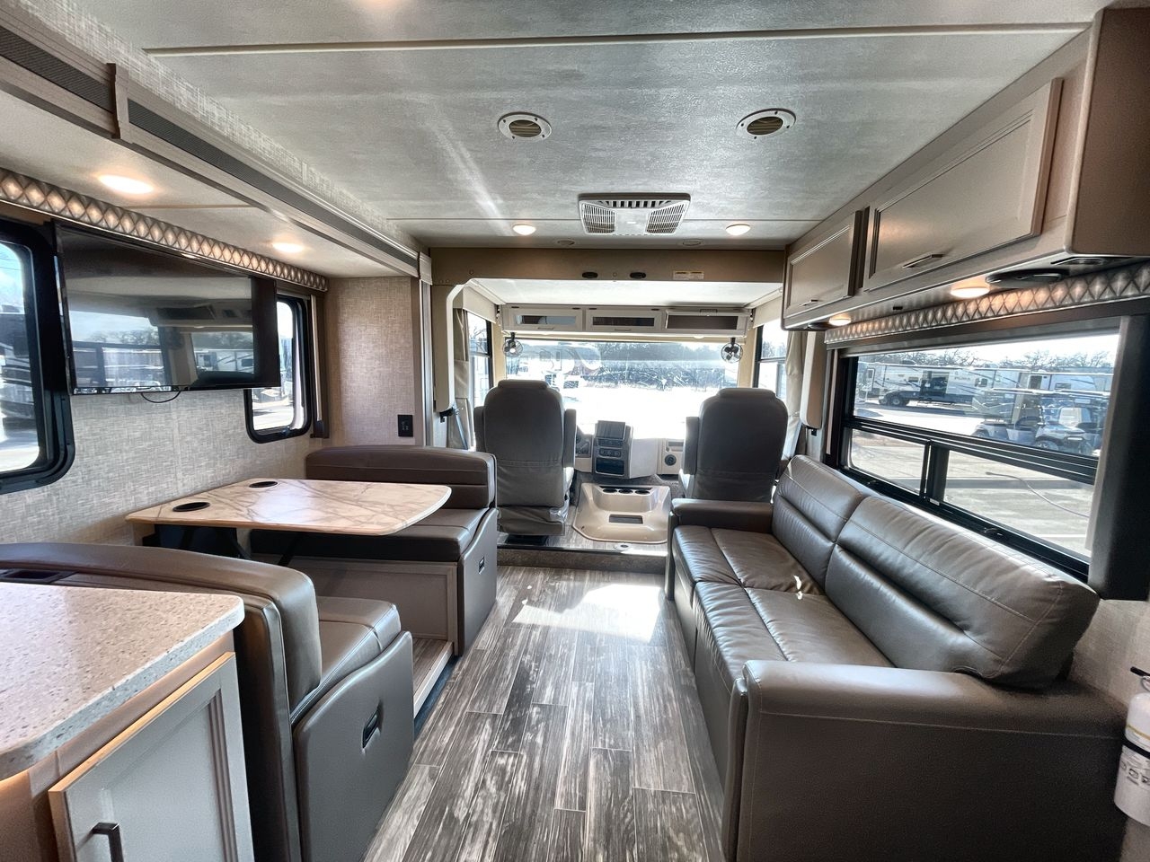 2022 THOR HURRICANE 34J