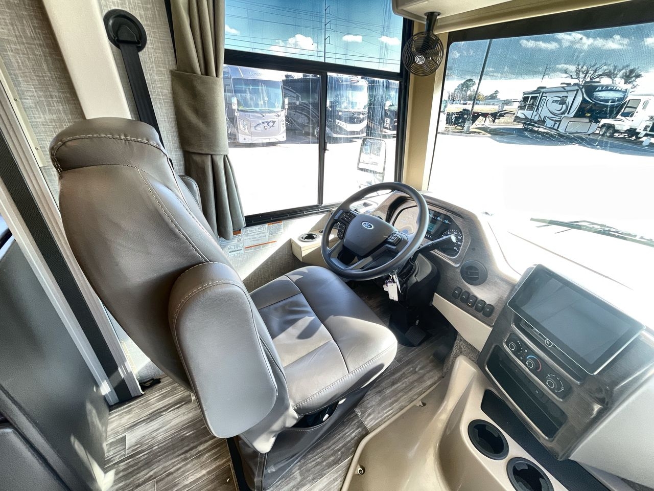 2022 THOR HURRICANE 34J