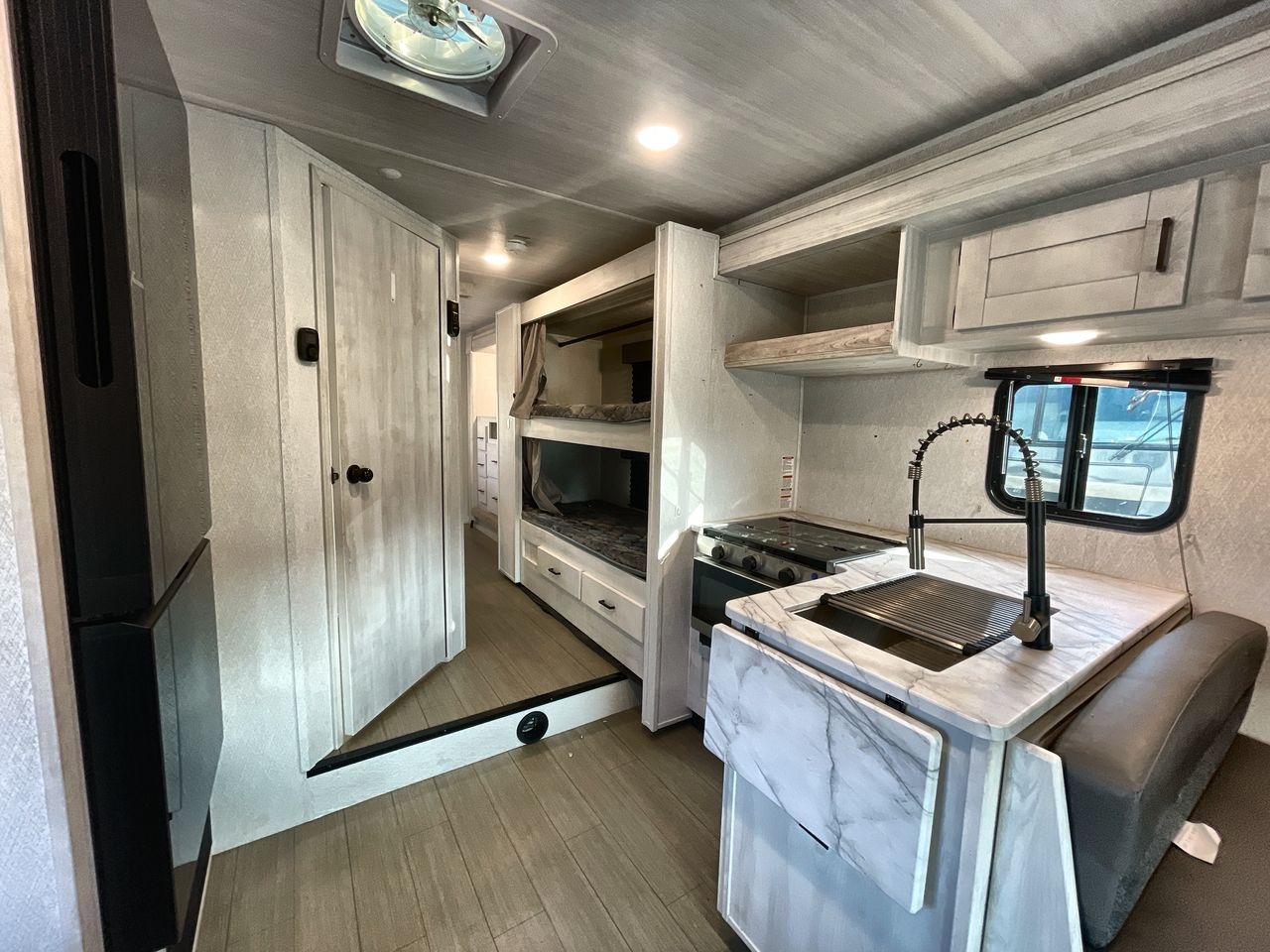 2024 EAST TO WEST ENTRADA 3100FB