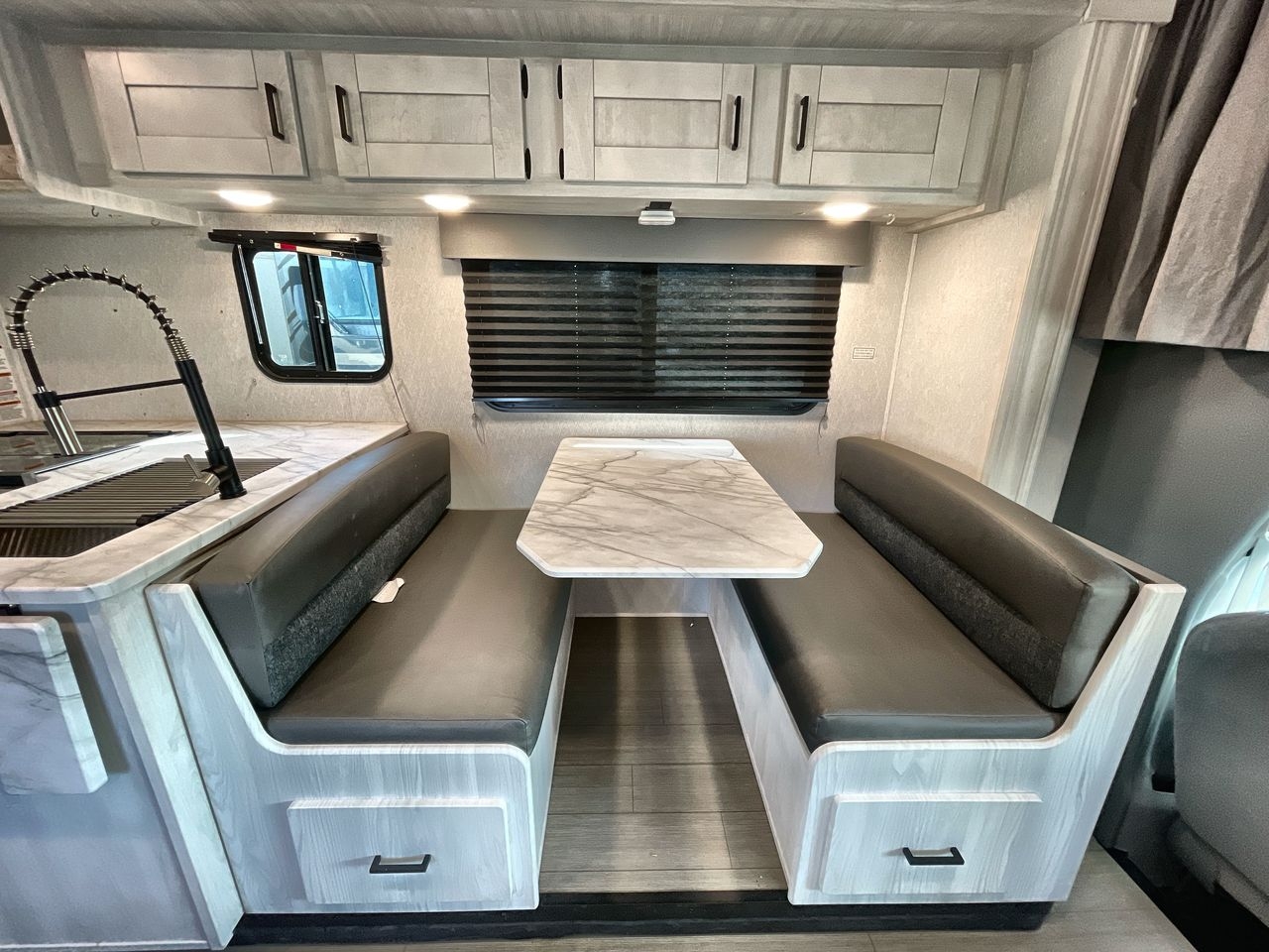 2024 EAST TO WEST ENTRADA 3100FB