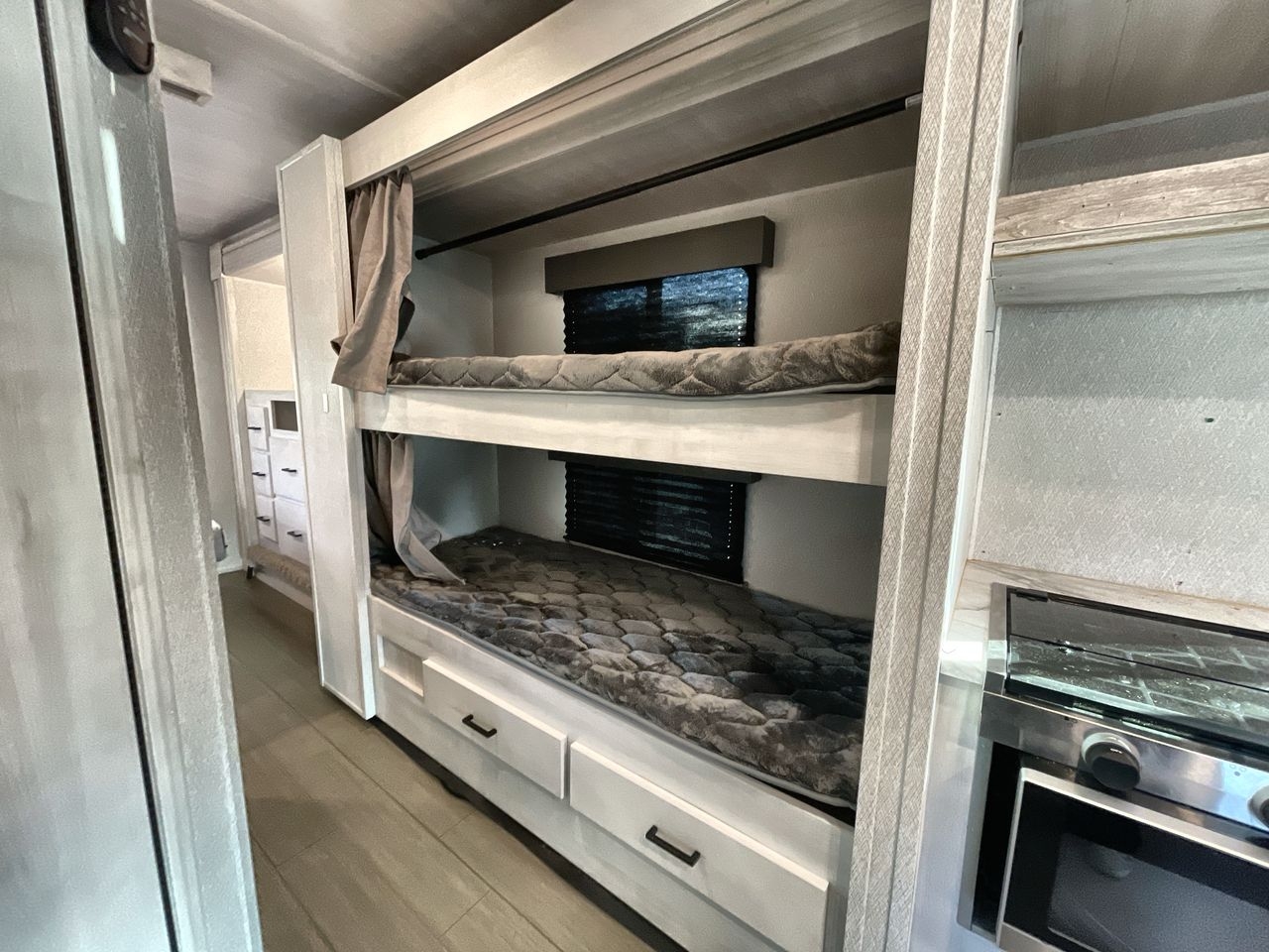 2024 EAST TO WEST ENTRADA 3100FB