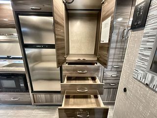 2023 Thor Delano 24FB interior photo 2