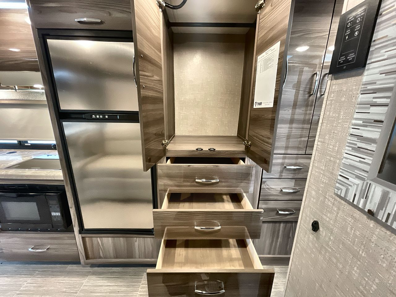 2023 THOR DELANO 24FB