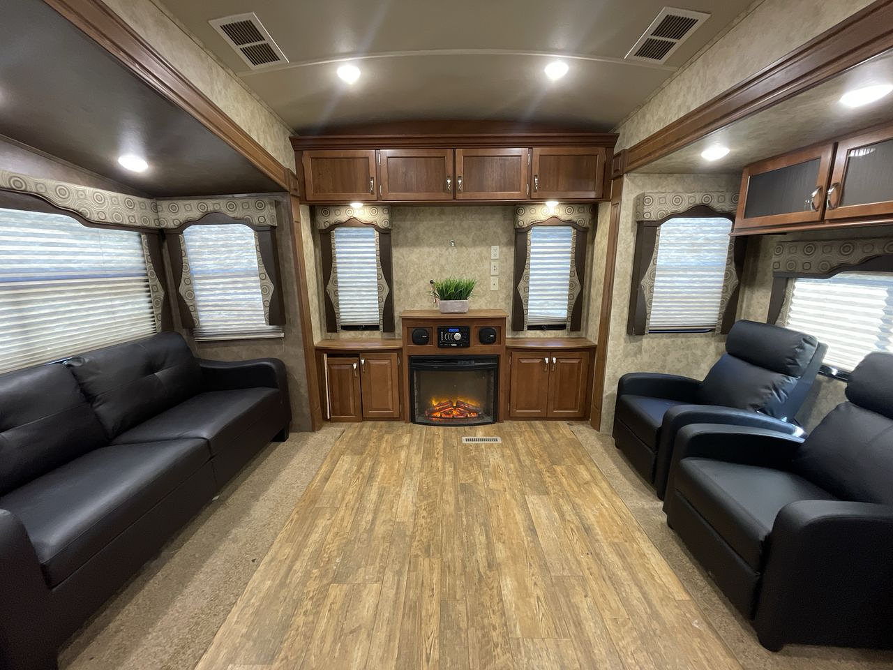 2015 FOREST RIVER CEDAR CREEK 29RE