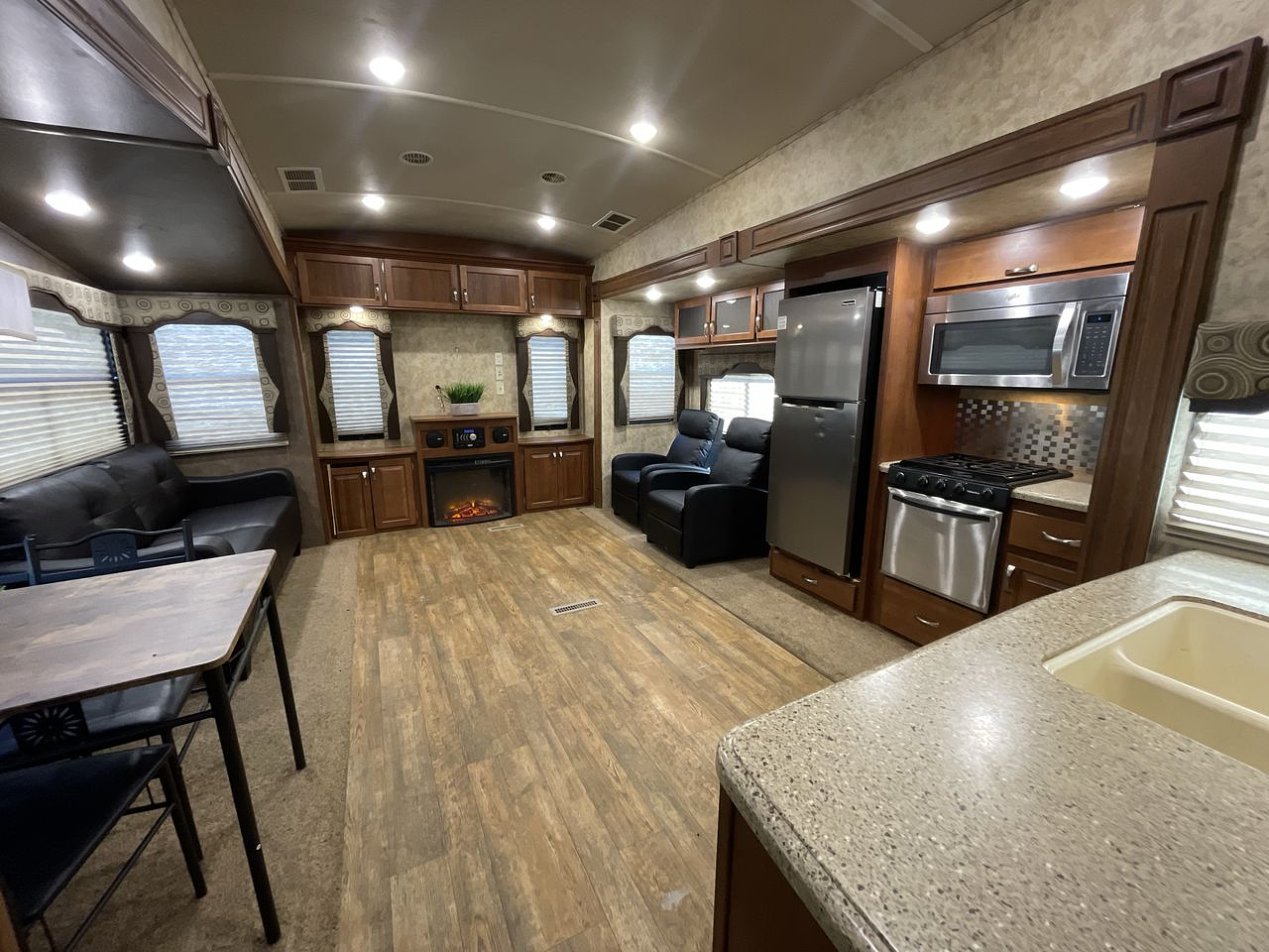 2015 FOREST RIVER CEDAR CREEK 29RE
