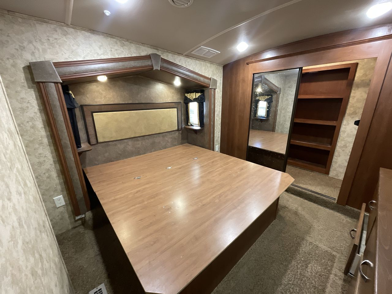 2015 FOREST RIVER CEDAR CREEK 29RE