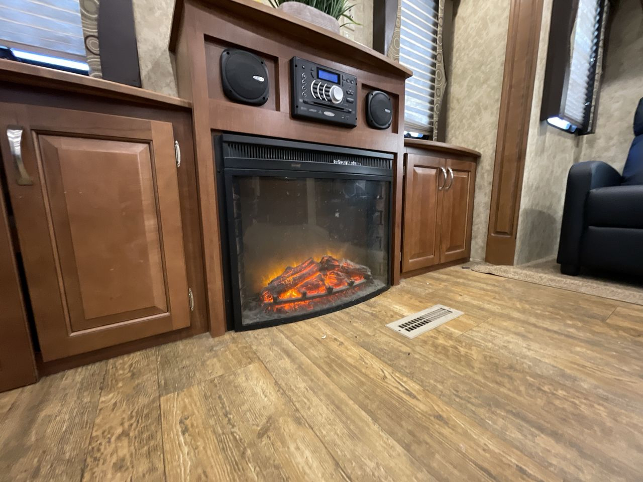 2015 FOREST RIVER CEDAR CREEK 29RE