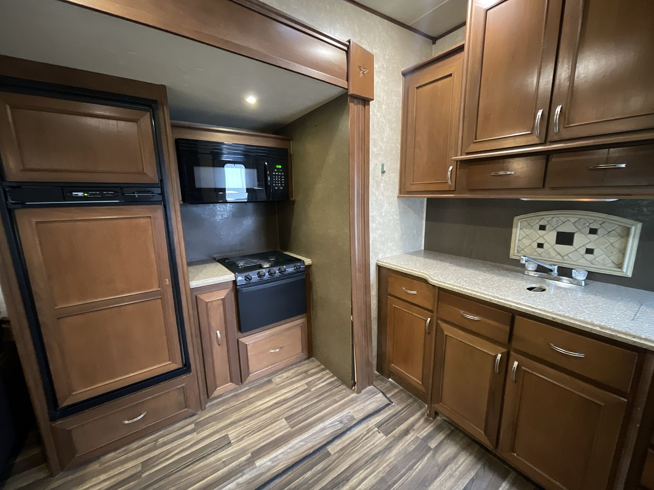 2017 HIGHLAND RIDGE OPEN RANGE 337RLS