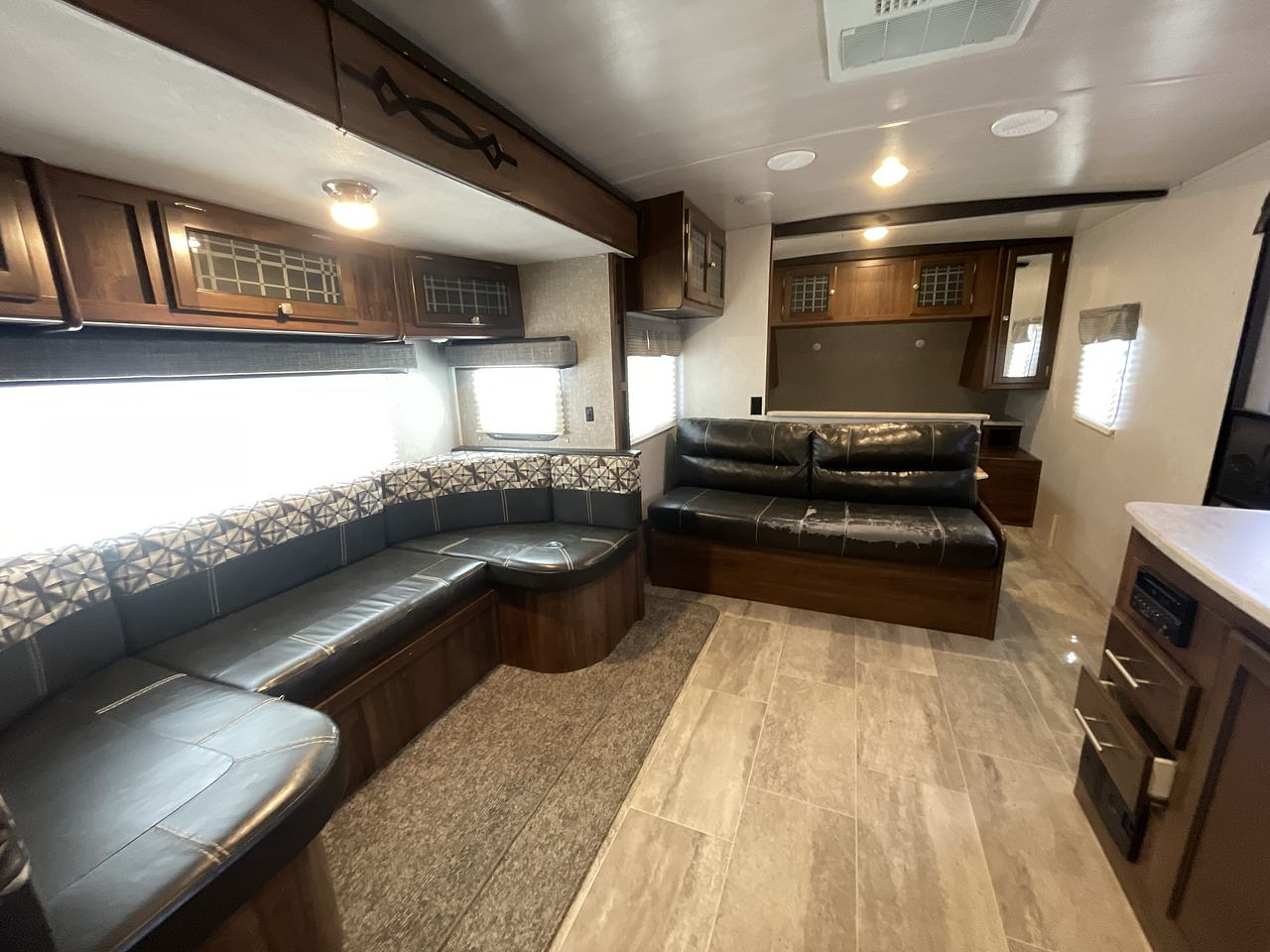 2018 HEARTLAND WILDERNESS 2450FB