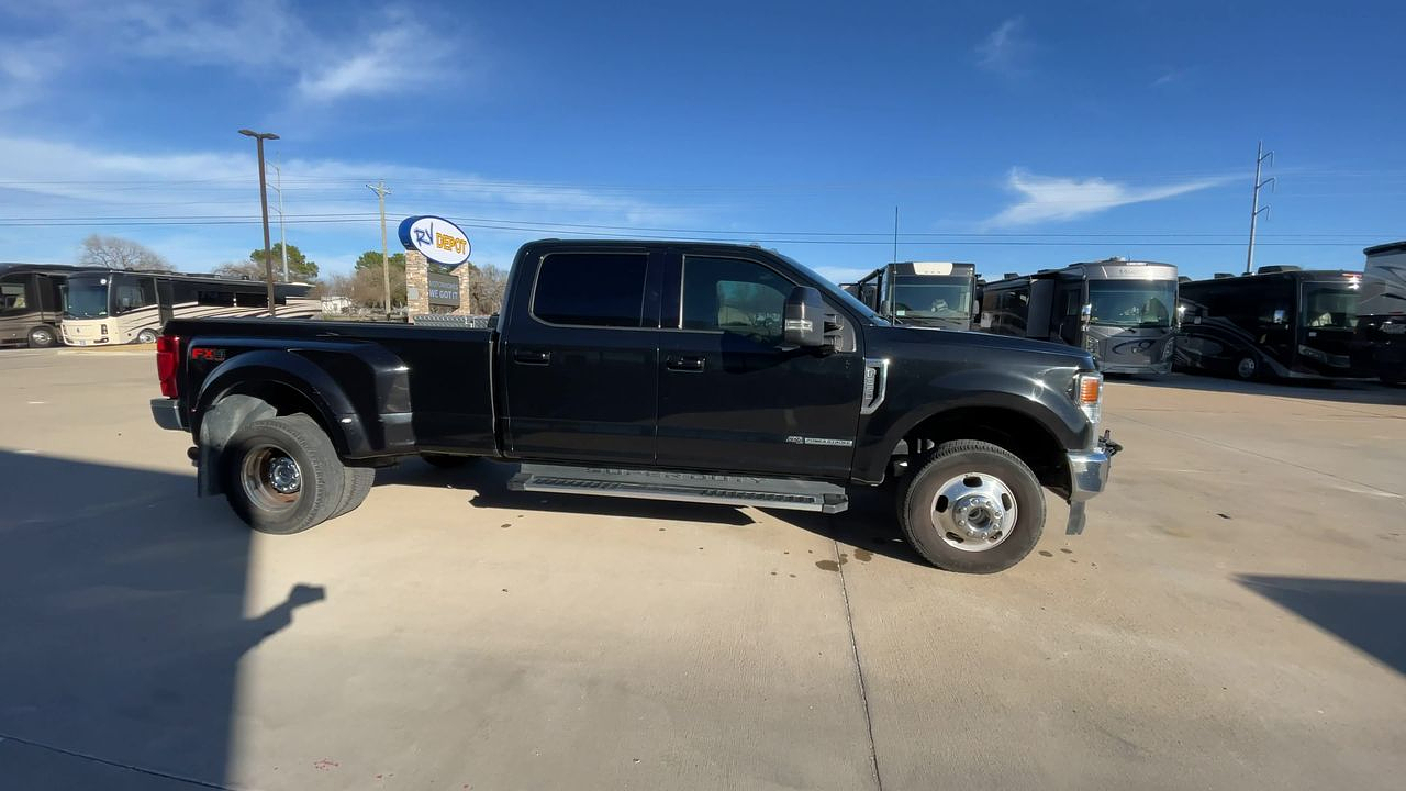 2022 Ford F-350 LARIAT FX4
