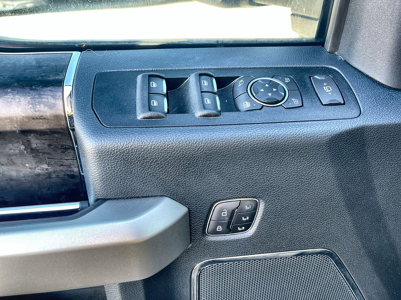 2022 Ford F-350 LARIAT FX4