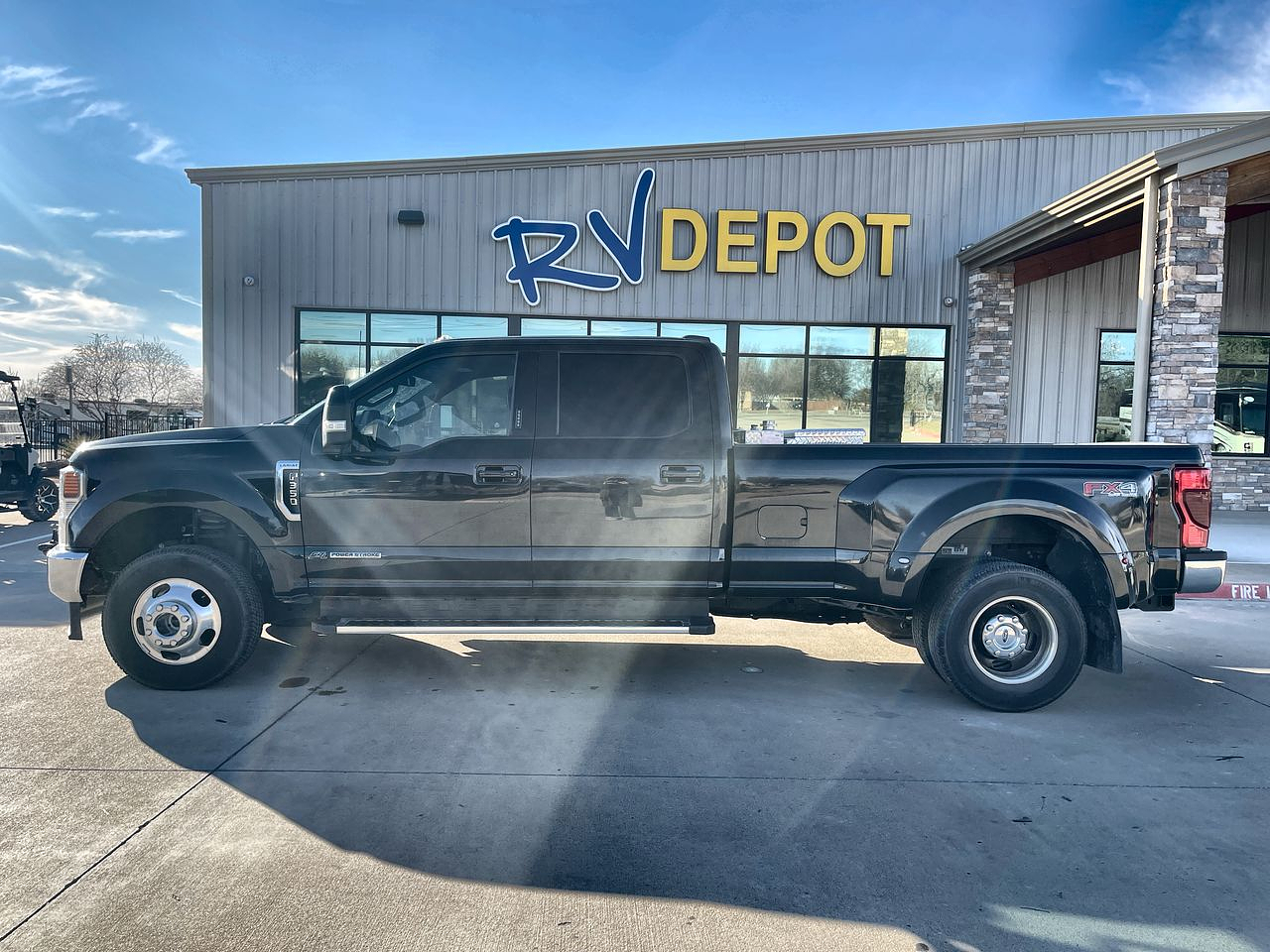 2022 Ford F-350 LARIAT FX4