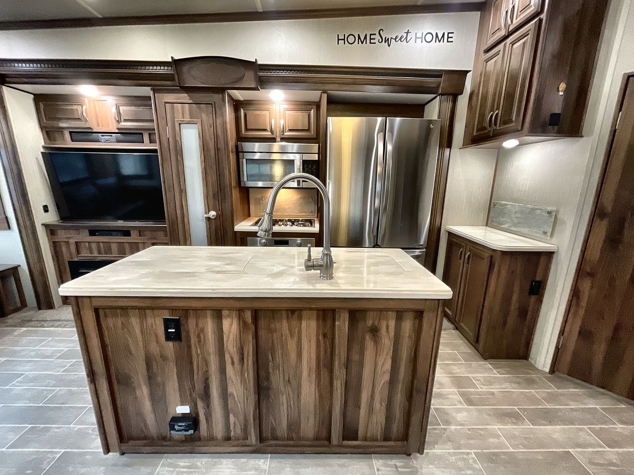 2019 COLUMBUS 383FB PALOMINO