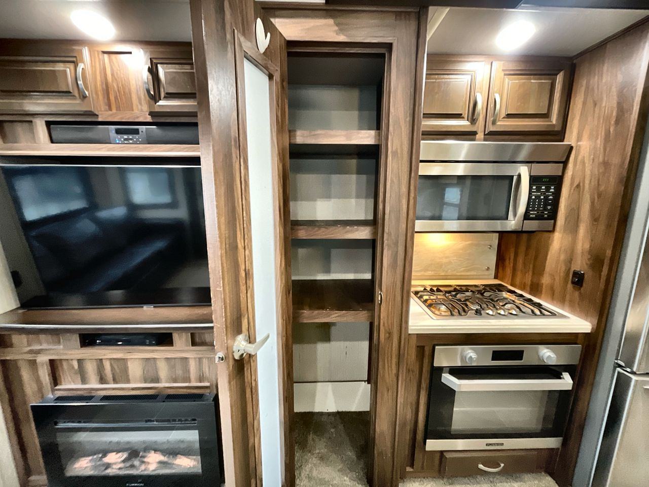 2019 COLUMBUS 383FB PALOMINO